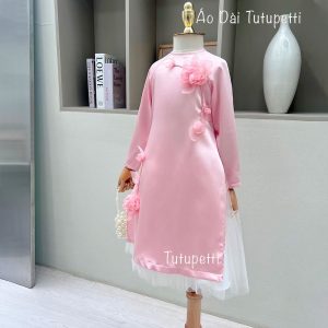 Áo Dài Màu Hồng Với Họa Tiết Hoa Sen Cực Xinh Xắn