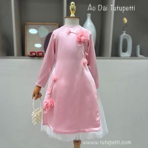 Áo Dài Màu Hồng Với Họa Tiết Hoa Sen Cực Xinh Xắn