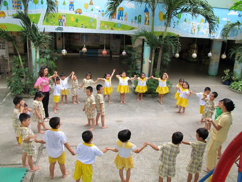 Gợi Ý Trò Chơi Tập Thể Cho Trẻ Mầm Non Giúp Phát Triển Toàn Diện 6 loi ich cua tro choi tap the doi voi tre mam non