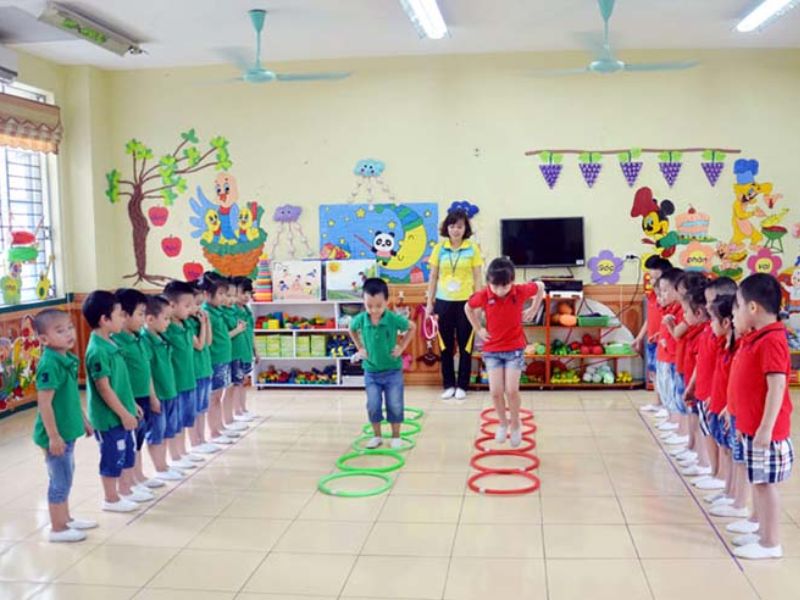 Gợi Ý Trò Chơi Tập Thể Cho Trẻ Mầm Non Giúp Phát Triển Toàn Diện 10 luu y khi cho be choi tro choi