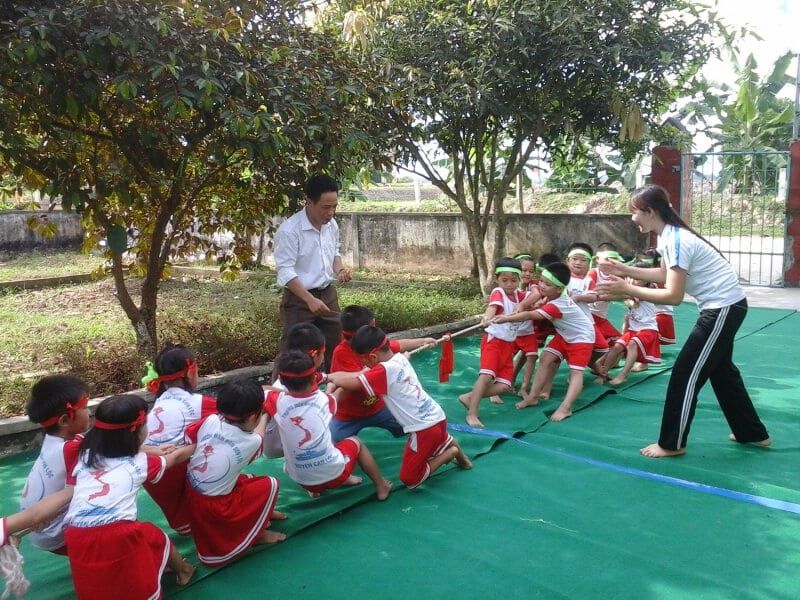 Gợi Ý Trò Chơi Tập Thể Cho Trẻ Mầm Non Giúp Phát Triển Toàn Diện 8 tro choi cho be 4 tuoi