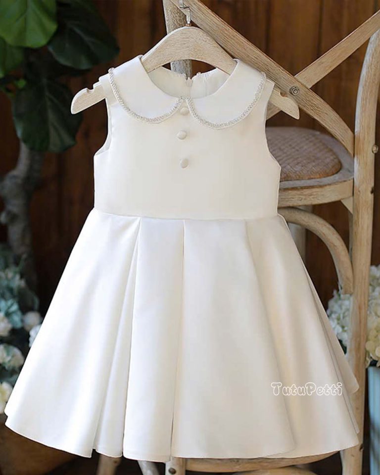 Váy cổ kết cườm lấp lánh cho bé