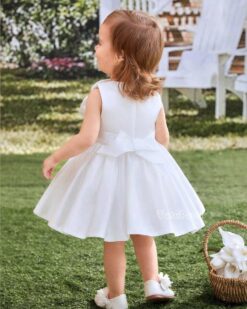 Đầm hoa trắng xinh xắn