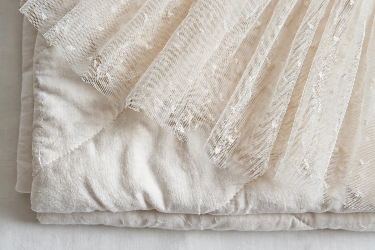 Đầm Giáng Sinh Cho Bé Gái: Chọn Đẹp, Thoải Mái Và Mặc Được Nhiều Dịp 5 Vải lót cotton và voan cho đầm Giáng sinh bé gái